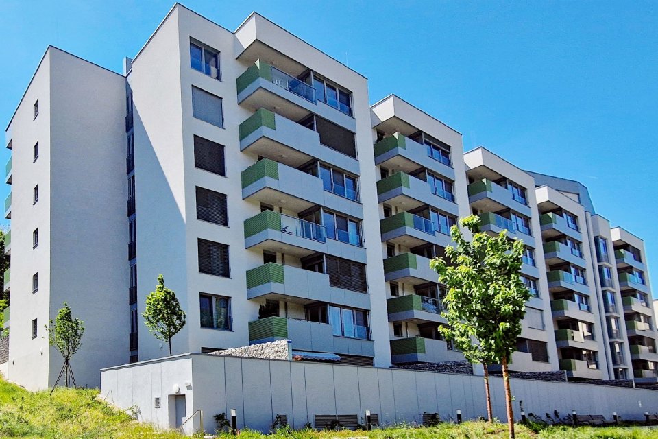 1. Apartamentowiec w Bratysławie, JIPO s.r.o. - Genesis 75 na www